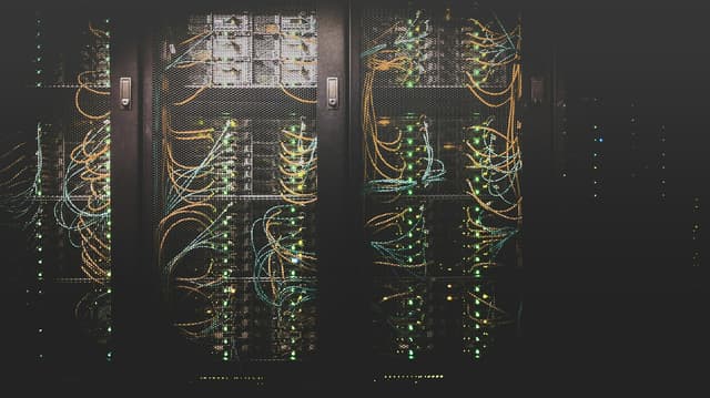 Connected server infrastructure in a data centre